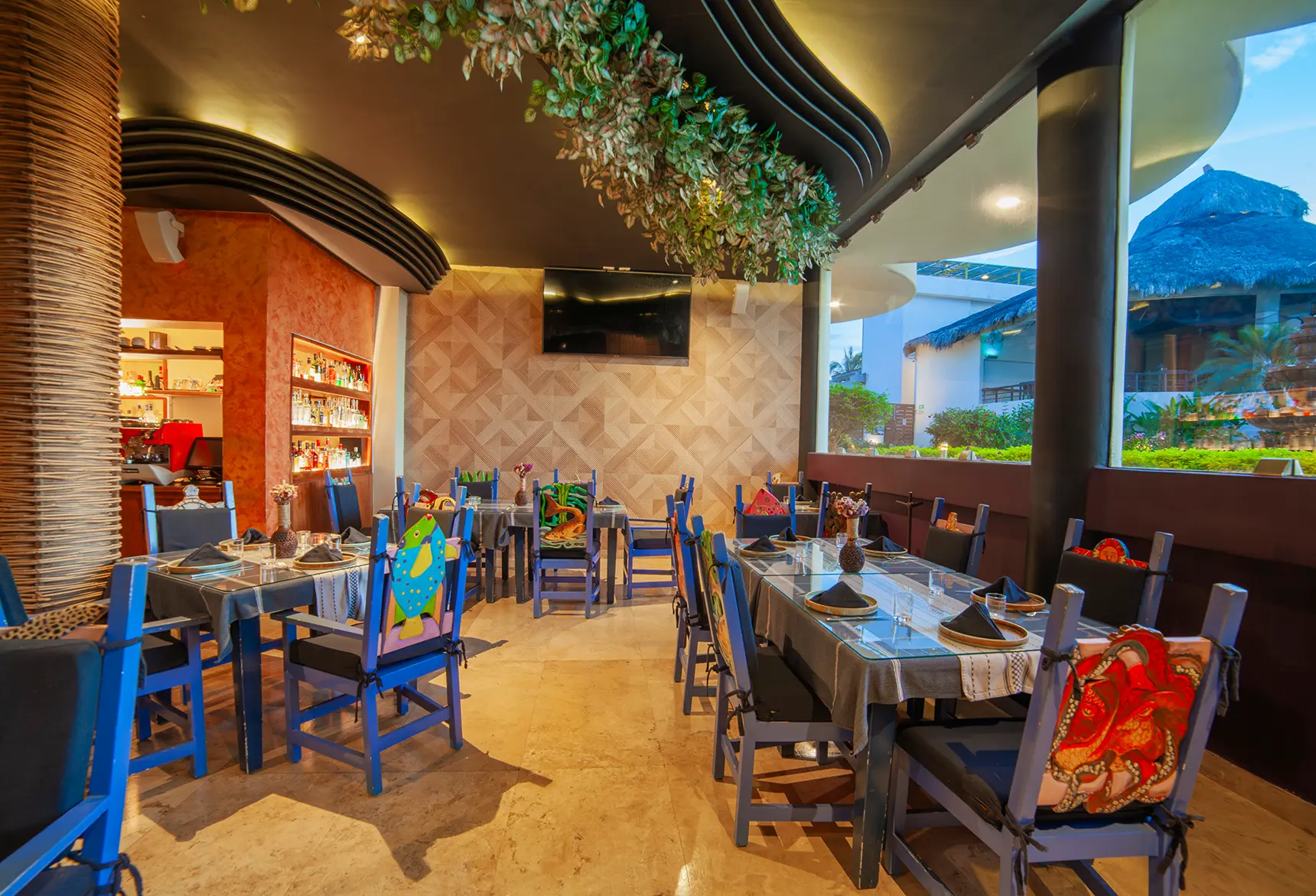 Restaurante frente al mar