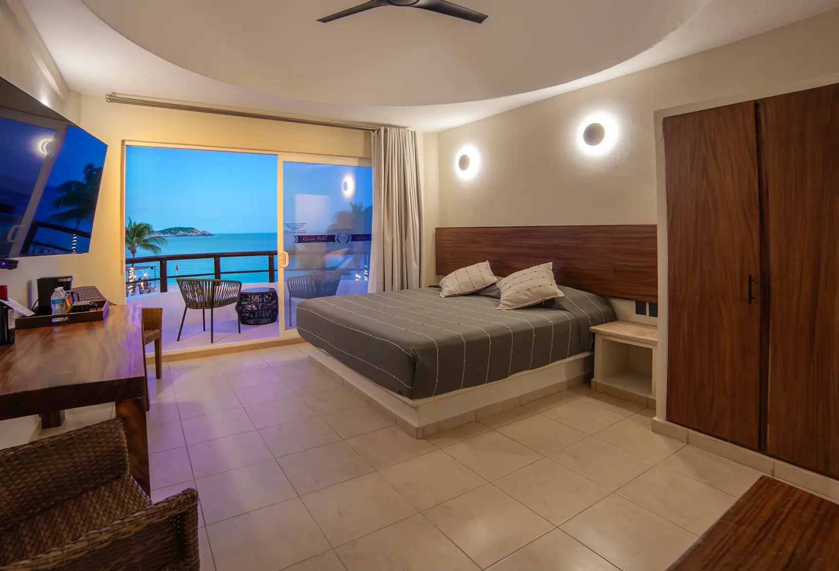 Habitación King Deluxe con piscina privada y vista al mar