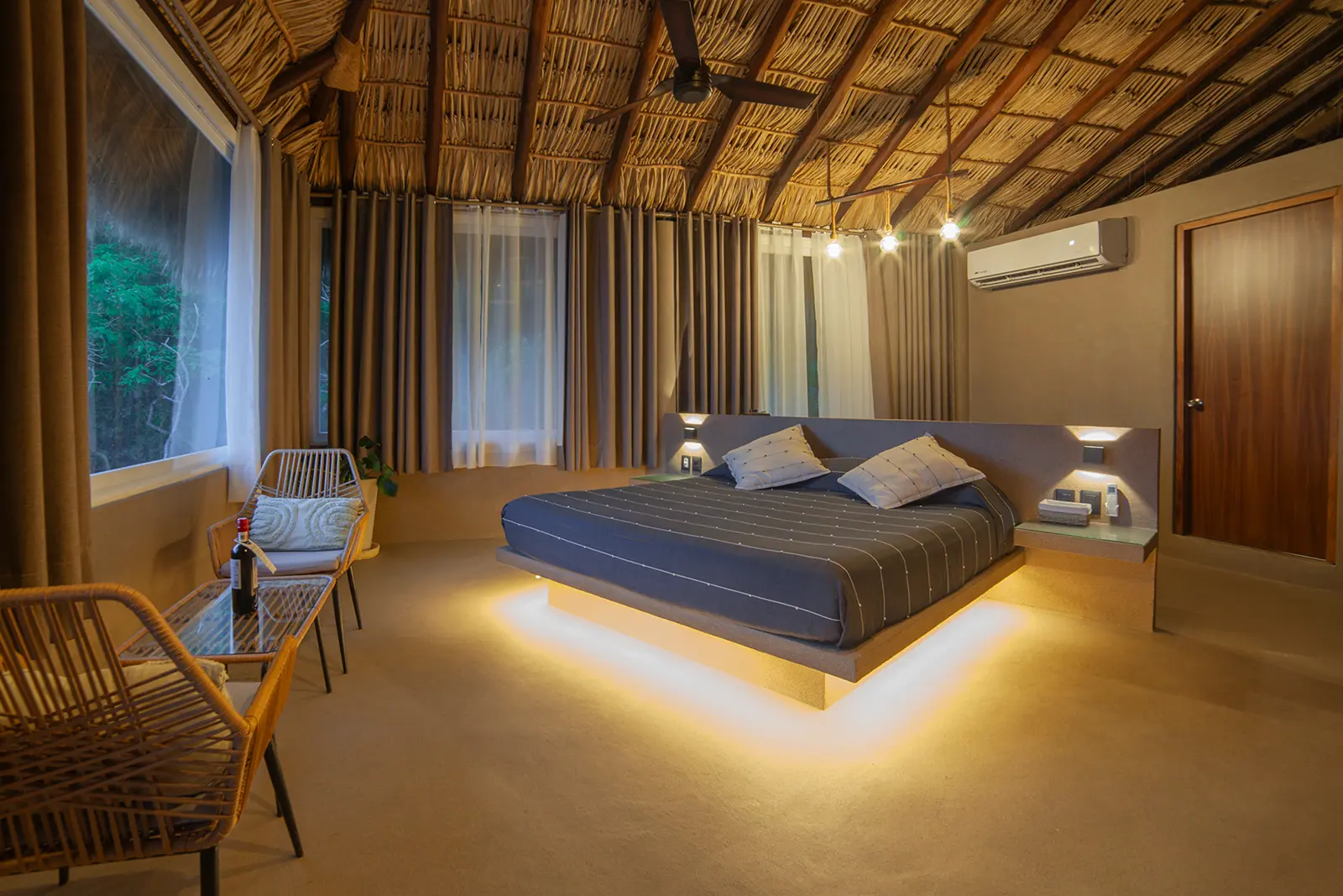 Máster Suite frente al mar de día con palapa artesanal